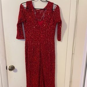 Vestido largo rojo vino, talla 10 con brillo de lentejuelas pequeñas, una usada